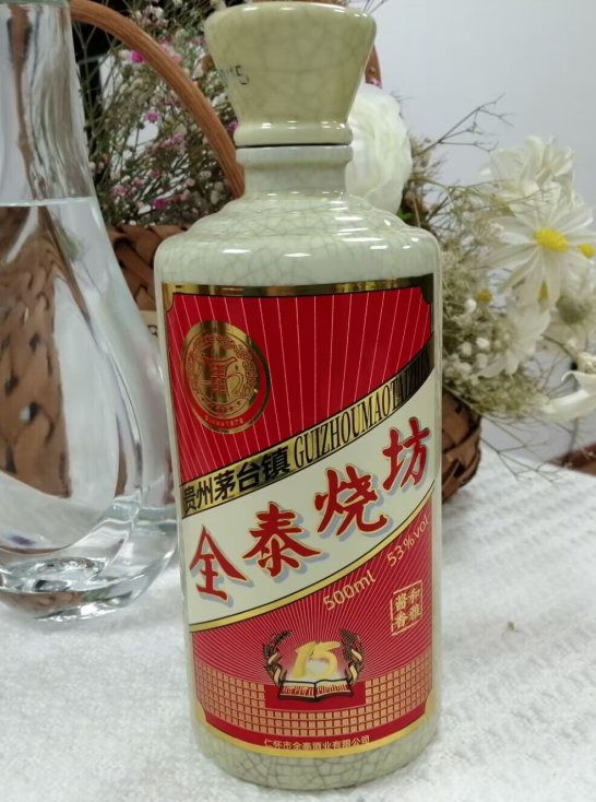 企业接待用酱香酒定制，要明白未经堆积酷的蒸馏液，没有空杯香