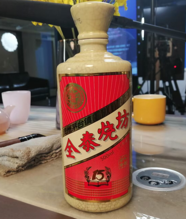 酿酒工业中有哪些常用的产酯酵母菌种？其主要代谢产物是什么？