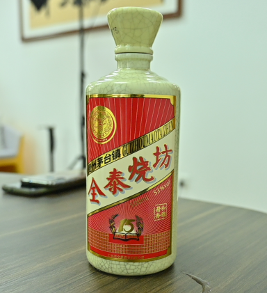 酿酒过程中泼量水、摊晾、洒酒尾和撒曲介绍