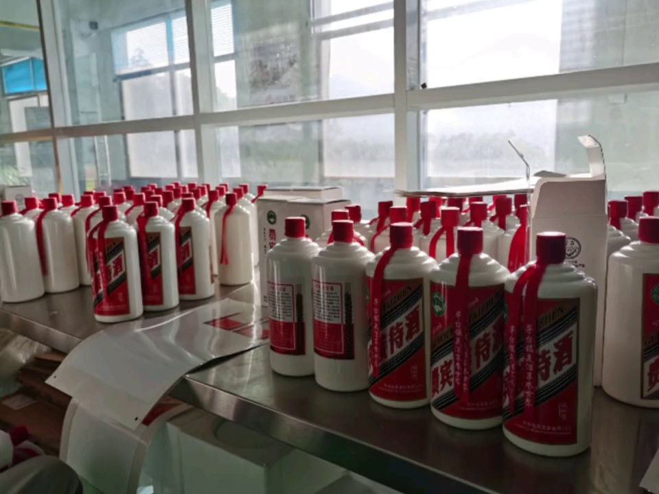 酿酒中的何谓糙沙操作?其特点和要求如何?