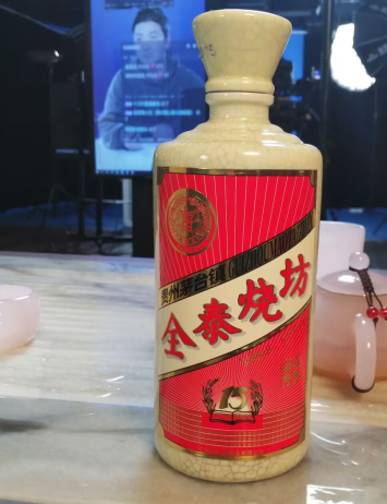 饮酒笑话：酒量小的免喝