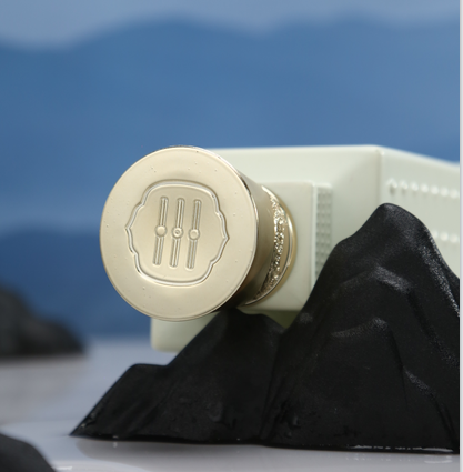 经典酒笑话：一口一大盅