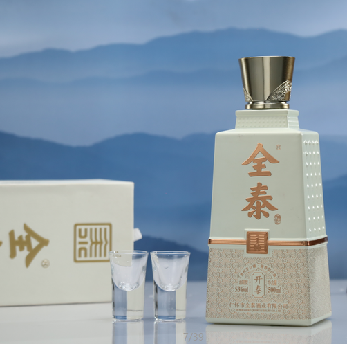 茅台镇酱香白酒是中国的一张名片，这种白酒不仅口感独特，而且其制作工艺也备受关注